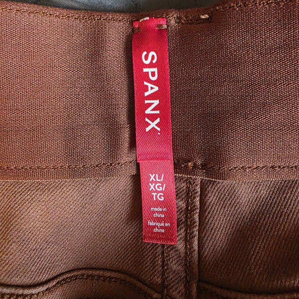 SPANX Pull On Shorts With Tummy Control 6in - Picture 2 of 4